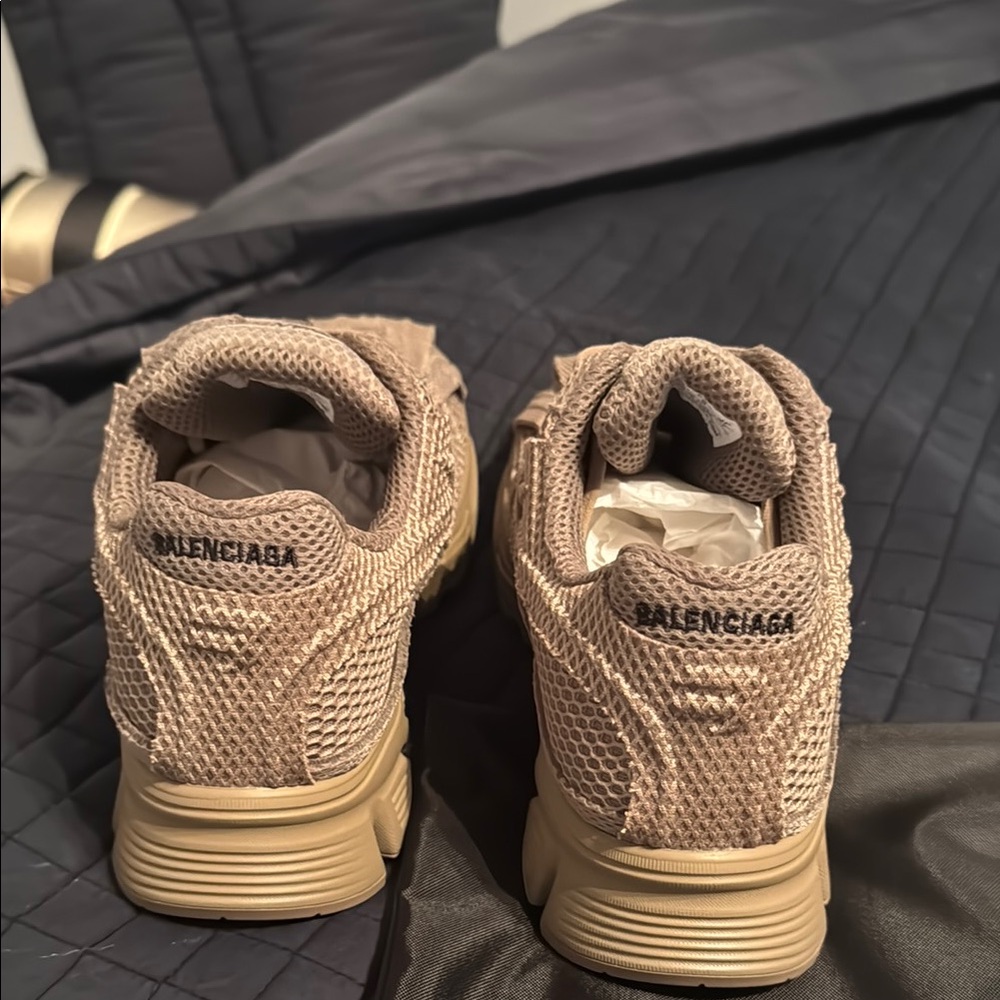 Balenciaga Phantom Sneaker 'Dark Beige'
Mens 41 - Picture 4 of 7
